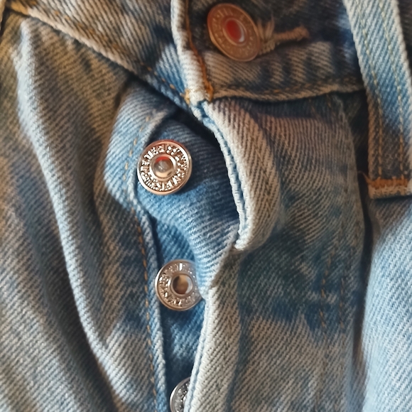 Levi's 501 Light Blue Denim Button-Fly Cutoff Shorts, size small - Picture 8 of 11